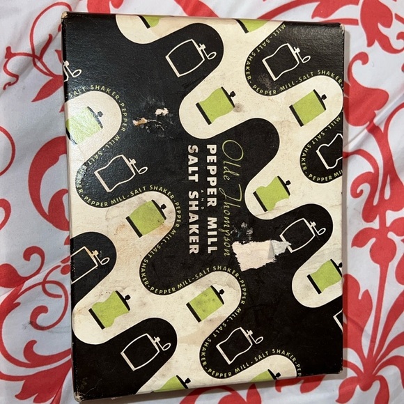 Olde Thompson Pepper Mill & Salt Shaker - Picture 2 of 9